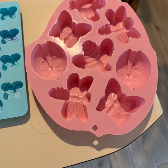 7 various silicone molds - Picture 2 of 6